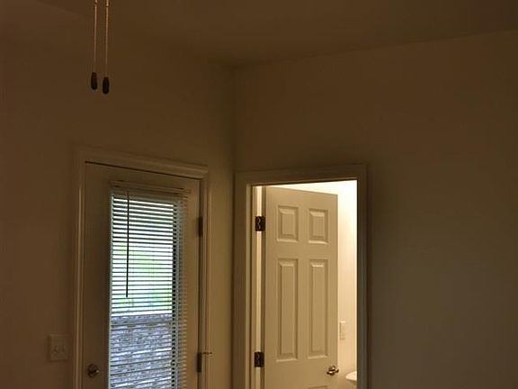 4th image of 11 Bear Creek Dr