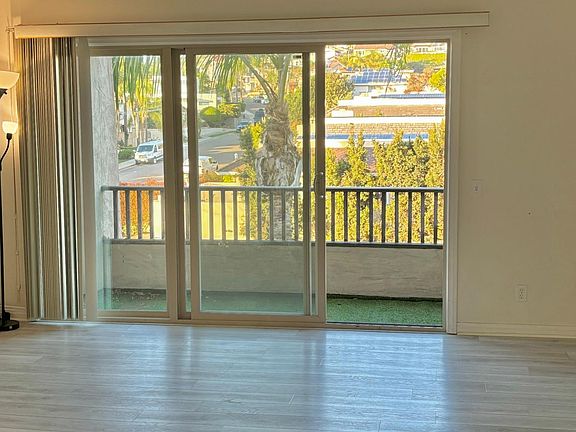5th image of 2510 Clairemont Dr Unit 204