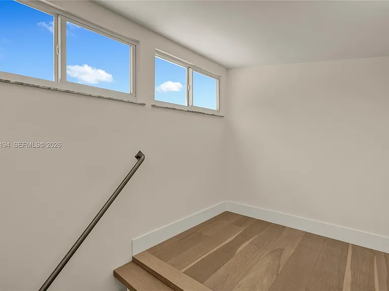 6011 N Bayshore Dr #10 — Photo 15