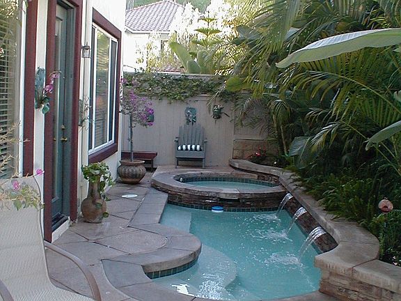 Backyard patio pool/spa