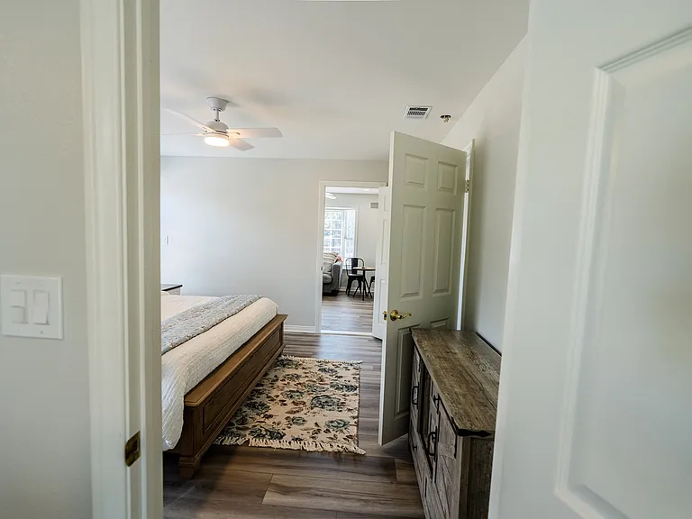 4475 Barnard St — Photo 27