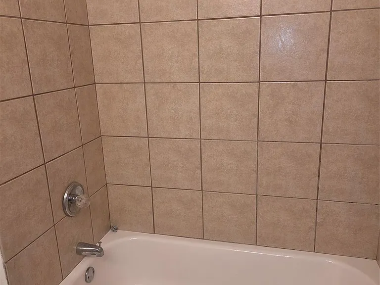 15114 Farndale Dr — Photo 17