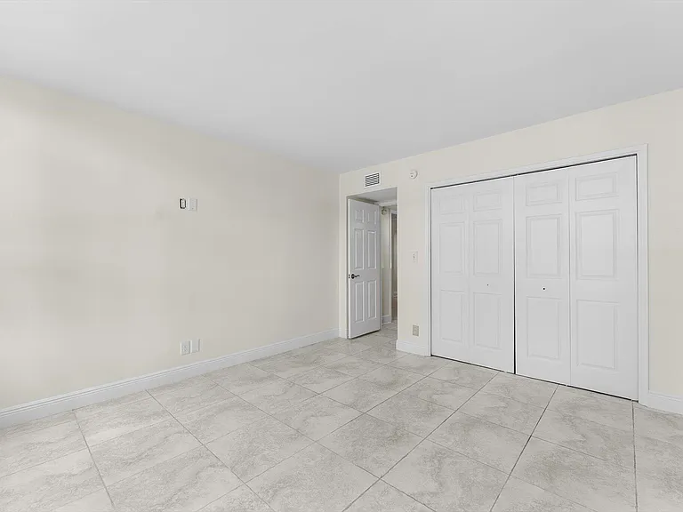 4240 Oaks Ter #103 — Photo 27