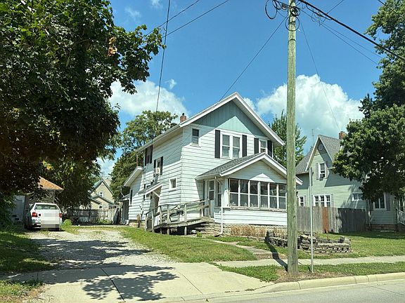 3rd image of 723 N Washington St