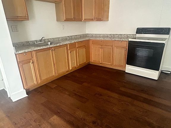 4th image of 533 W Cedar St Floor 1