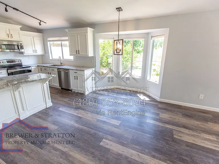 689 W Constitution Dr — Photo 17