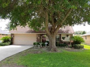 2211 Nottingham Ln, Groves, TX 77619