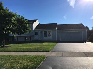 10 McKendree Dr, Rochester, NY 14616