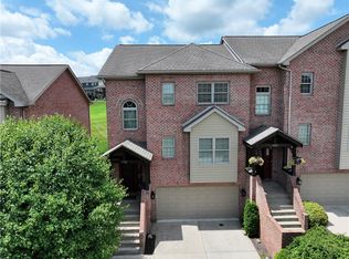 2000 Saint Andrews Ct, Jeannette, PA 15644