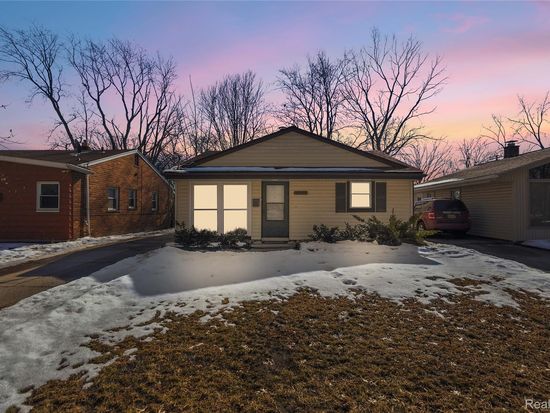 25037 Hopkins St, Dearborn Heights, MI 48125