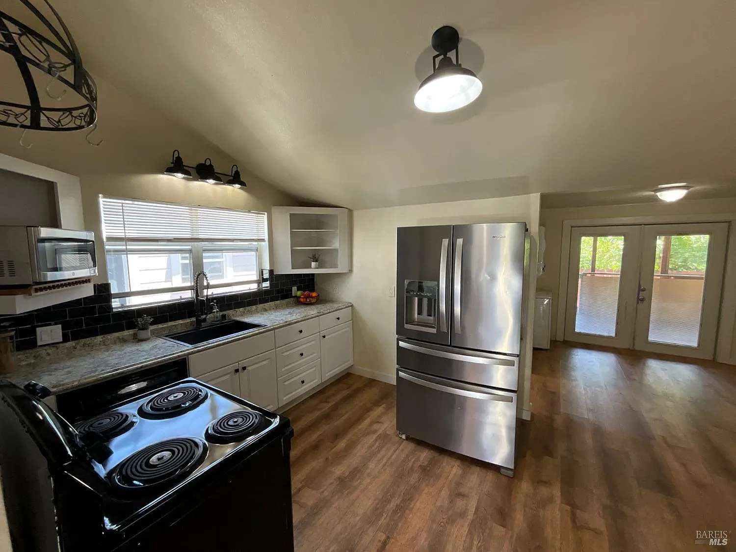 138 W 6th Street - Photo 11