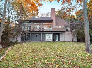 14914 Lakeshore Rd, Lakeside, MI 49116