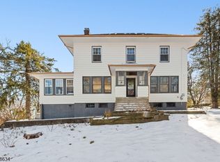 39 Elm St, Butler, NJ 07405