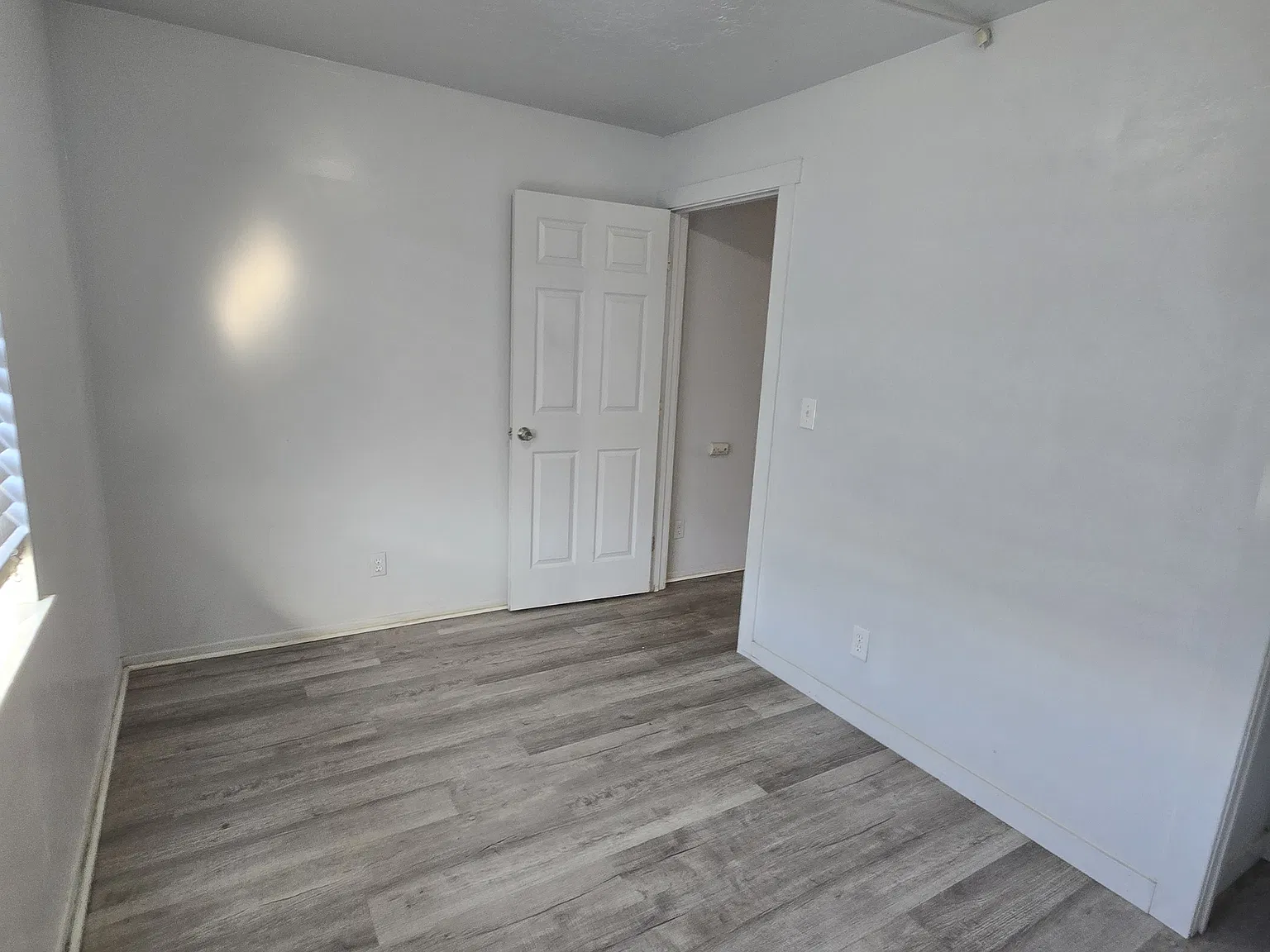 ID - 1070 McKinley Ave - LB - . — Photo 4