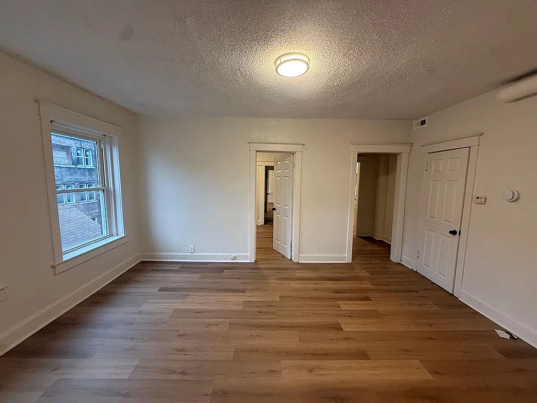 2 bed, 1.0 bath, 990 sqft, $1,150 — Photo 2