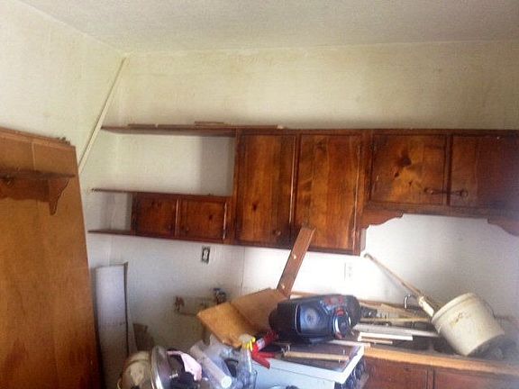 3rd image of 2113 W 5th St.