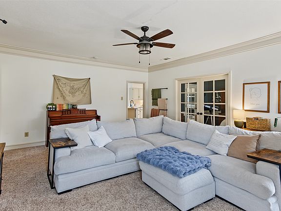 5th image of 808 Forest Edge Ln