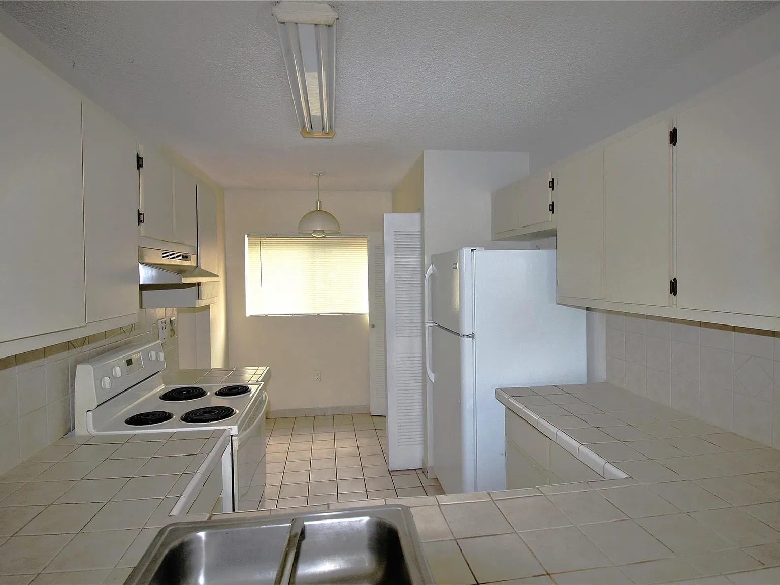 2 bed, 2.5 bath, 1113 sqft, $2,300 — Photo 3