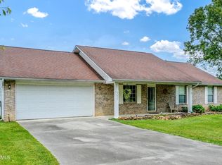 5655 Brandon Park Dr, Maryville, TN 37804