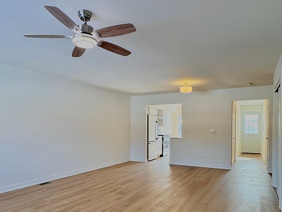 2nd image of 633 Dulles Rd APT A