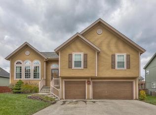 320 SW Ascot Dr, Lees Summit, MO 64082