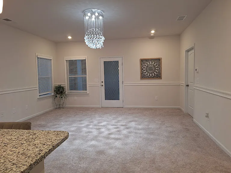 160 Marion Dr — Photo 20