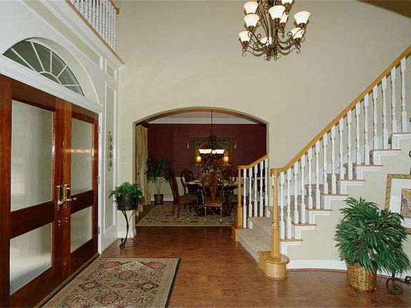 3rd image of 2715 E Bainbridge Cir