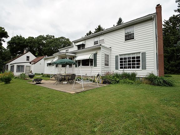 2nd image of 1625 Crescent Dr
