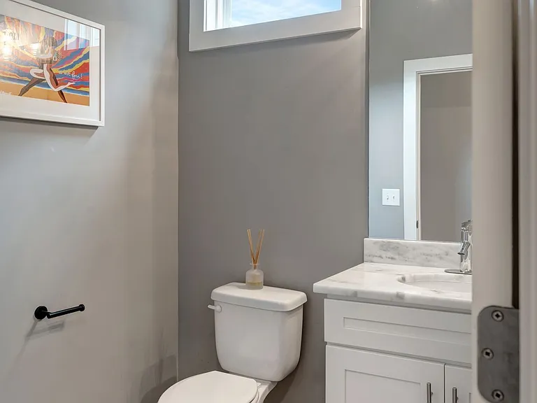 2038 Straightway Ave — Photo 15