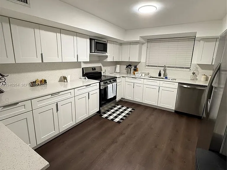 2036 NE 21st Ave #2 — Photo 2
