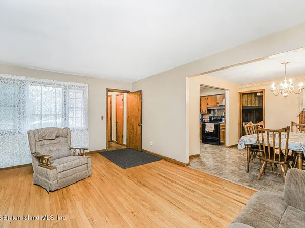 35 Shawnee Street image 7 of 24