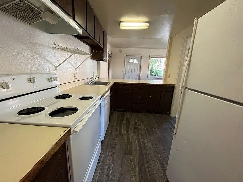 3 bed, 1200 sqft, $4,800 — Photo 3