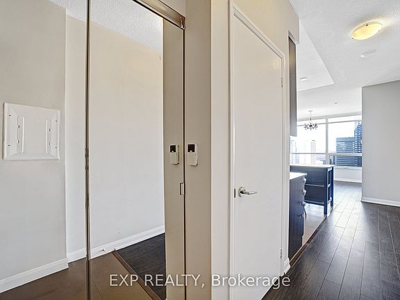 5th image of 500 Sherbourne St #1810