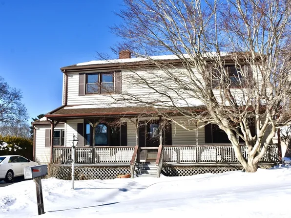 23 Oliveira Ave, Acushnet, MA 02743