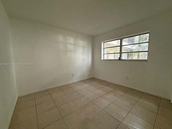 5th image of 15221 NE 6th Ave #108