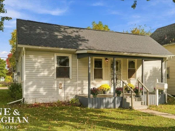 834 West Blvd, Marine City, MI 48039