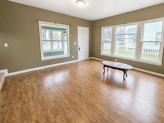 4th image of 1115 Merrill St