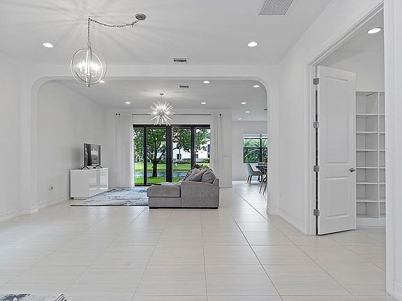 4th image of 11824 SW 13th Court