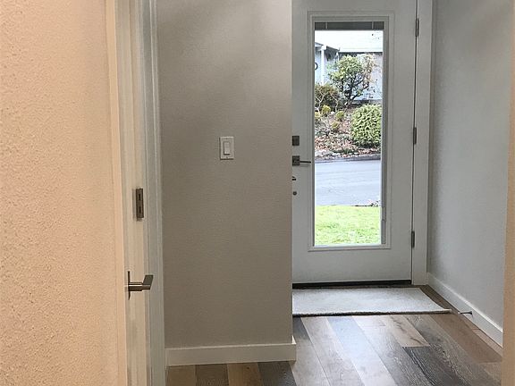 5th image of 6646 SE Madrona Dr