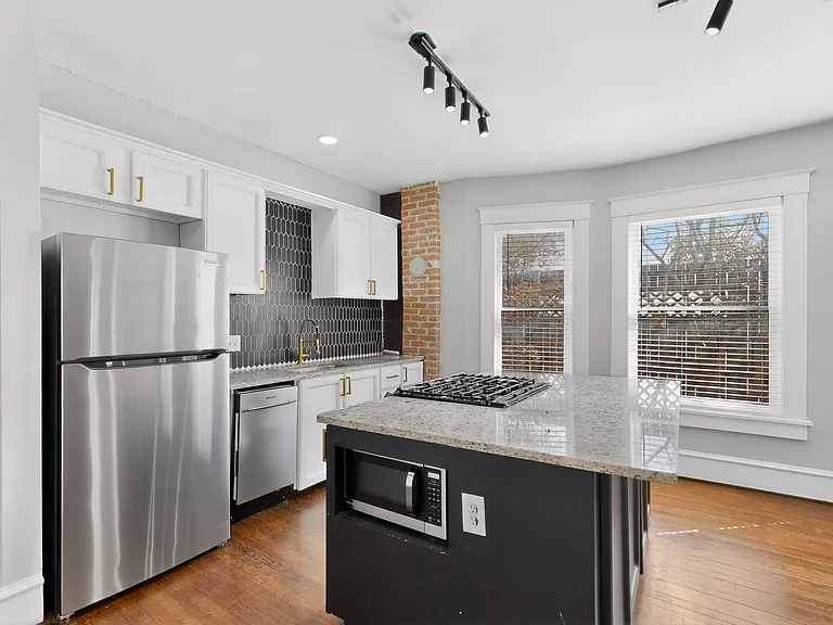 1000 N Carroll Ave — Photo 4