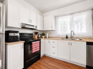 Arbour Glen, Edmonton, AB T6L 4K1