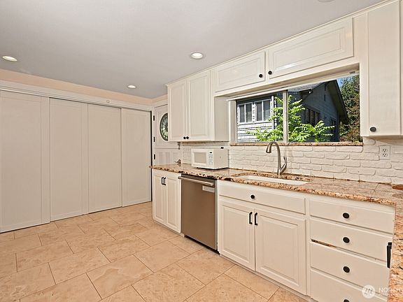 4th image of 9515 Linden Avenue N