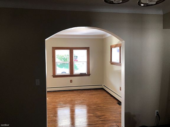 Livingroomthroughdiningroom