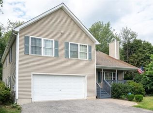 4 Hillcrest Center Dr, Marlborough, NY 12542