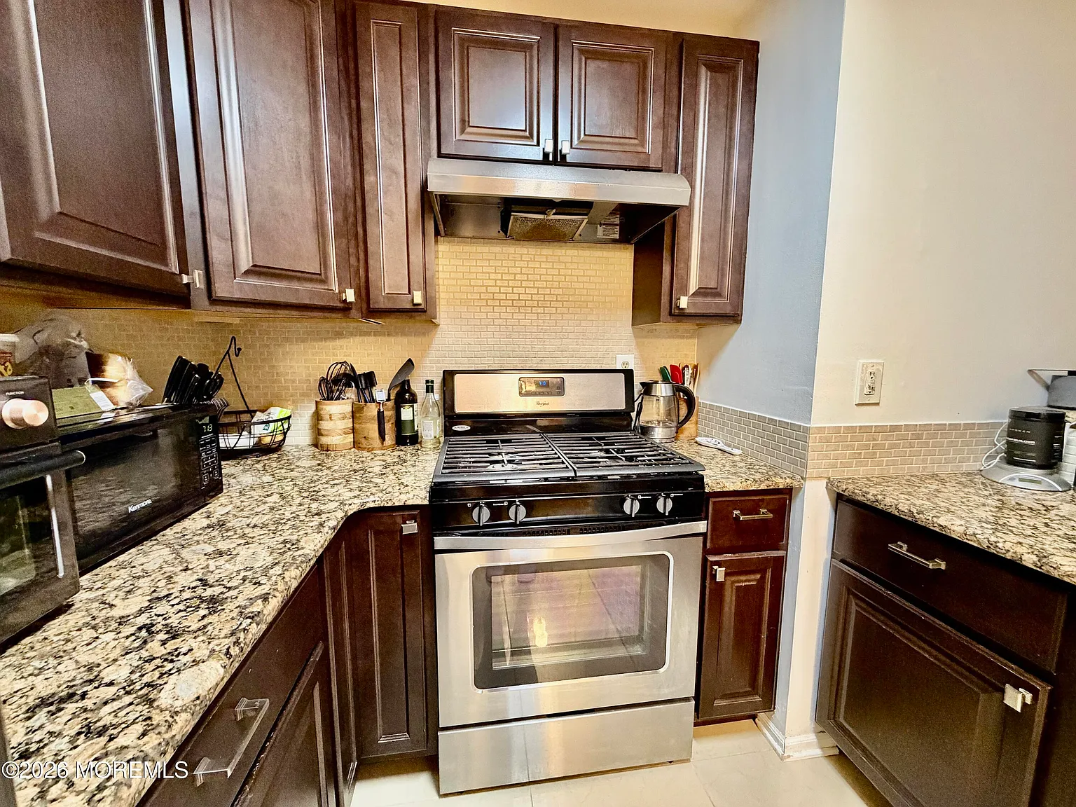 2 bed, 854 sqft, $2,700 — Photo 4