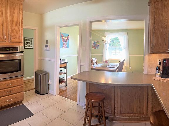 4th image of 215 Hendrickson Ave
