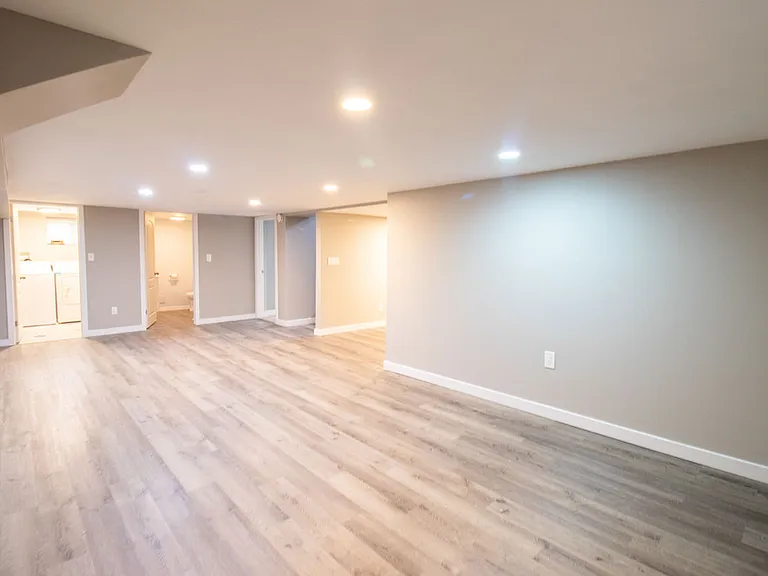 416 Niagara St — Photo 17