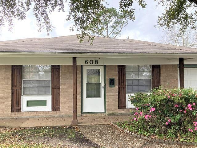 1st image of 608 S 2nd St