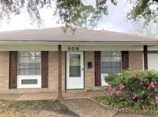 608 S 2nd St, Nederland, TX 77627