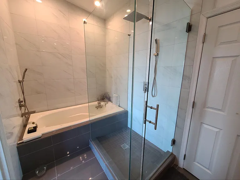241 Hastings St — Photo 13